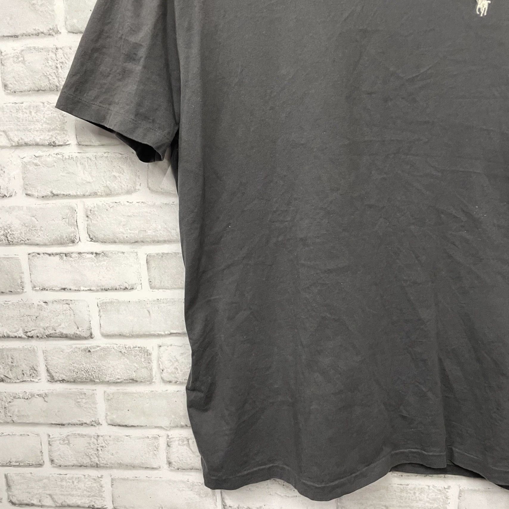 Polo Ralph Lauren Polo Ralph Lauren Gray V-Neck T-Shirt Mens Size L Regular Fit Size US L / EU 52-54 / 3 - 3 Thumbnail