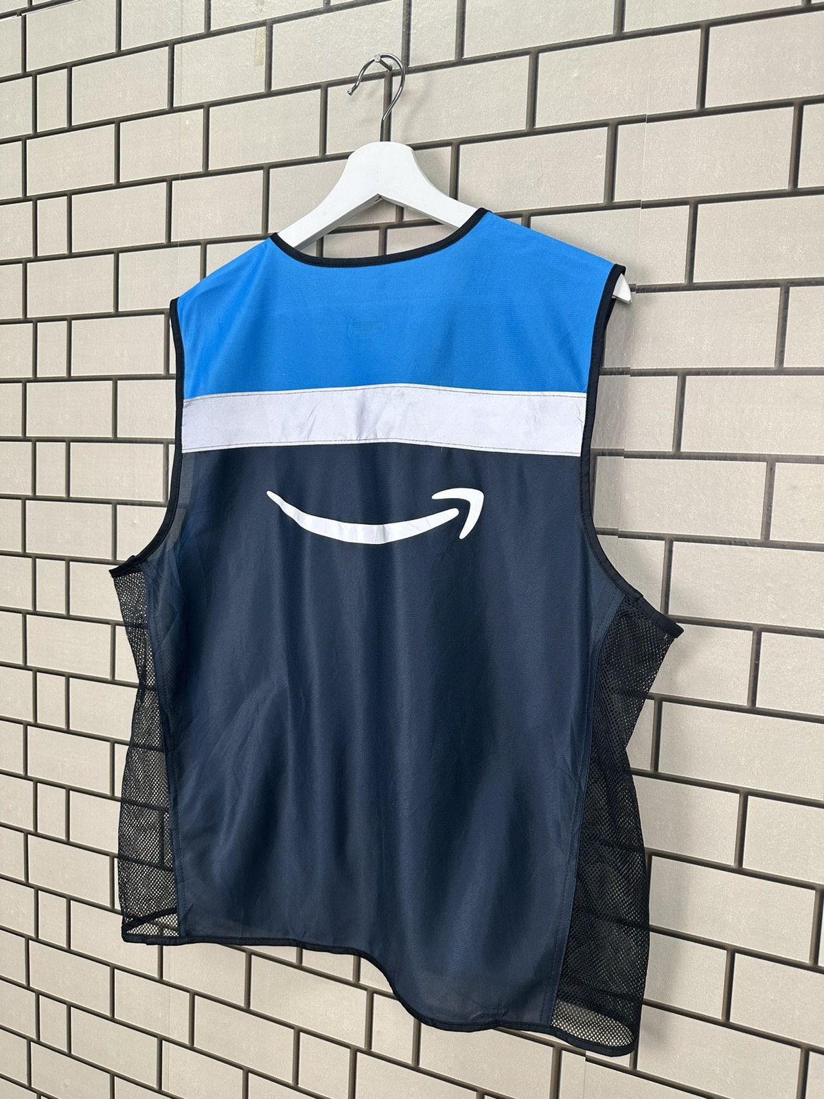 Other Amazon Employee Delivery Driver Reflective Work Vest M/L Size US M / EU 48-50 / 2 - 6 Thumbnail