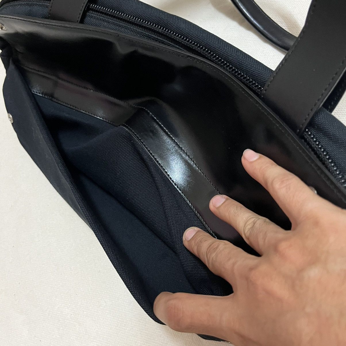 Helmut Lang × Japanese Brand × Vintage Authentic Helmut Lang Leather Shoulder Bag Size ONE SIZE - 9 Thumbnail
