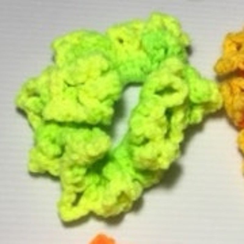Handmade NWT Neon Handmade Crocheted Hair Scrunchie by Dawny Set of 4 Size ONE SIZE - 2 Thumbnail