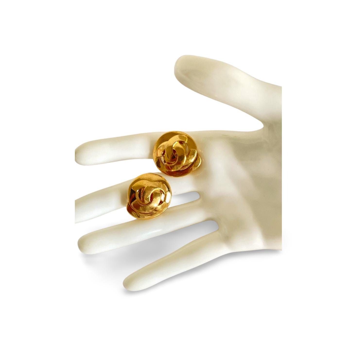 Chanel Vintage CHANEL gold tone round snail design earrings with CC Size ONE SIZE - 10 Thumbnail