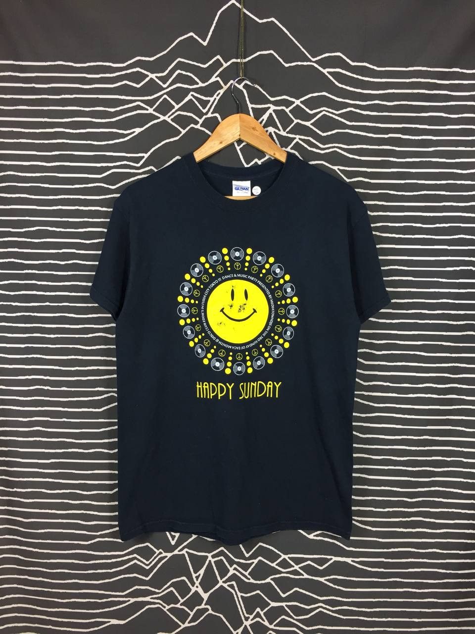 Vintage Disco Club Eddie's Fussa City Tokyo Smiley Happy Sunday Tee Size US M / EU 48-50 / 2 - 1 Thumbnail