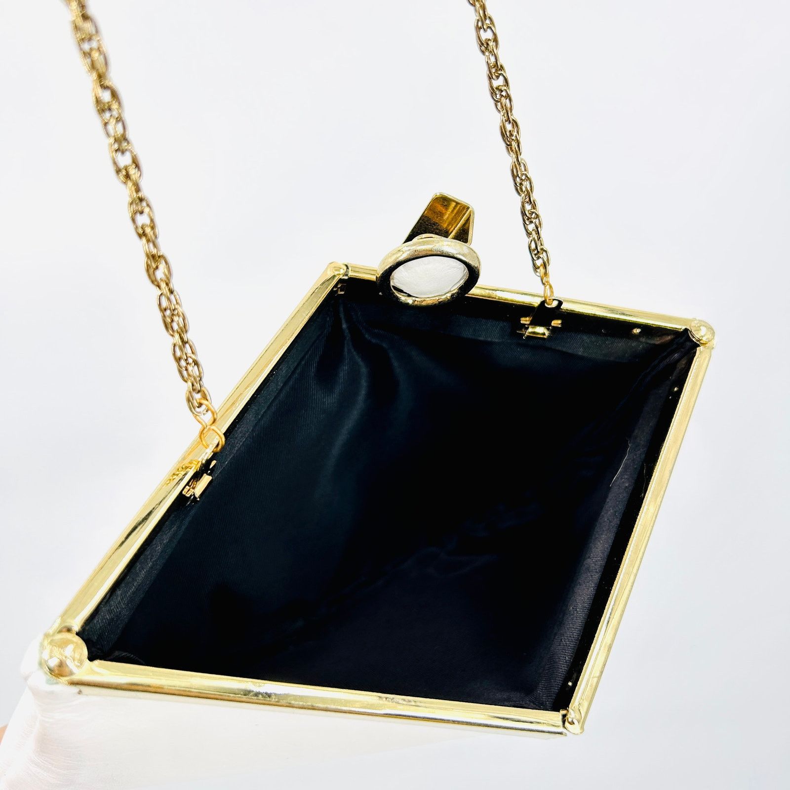 Vintage 80s White Leather Gold Frame Clutch Shoulder Bag Chain Strap Size ONE SIZE - 5 Thumbnail