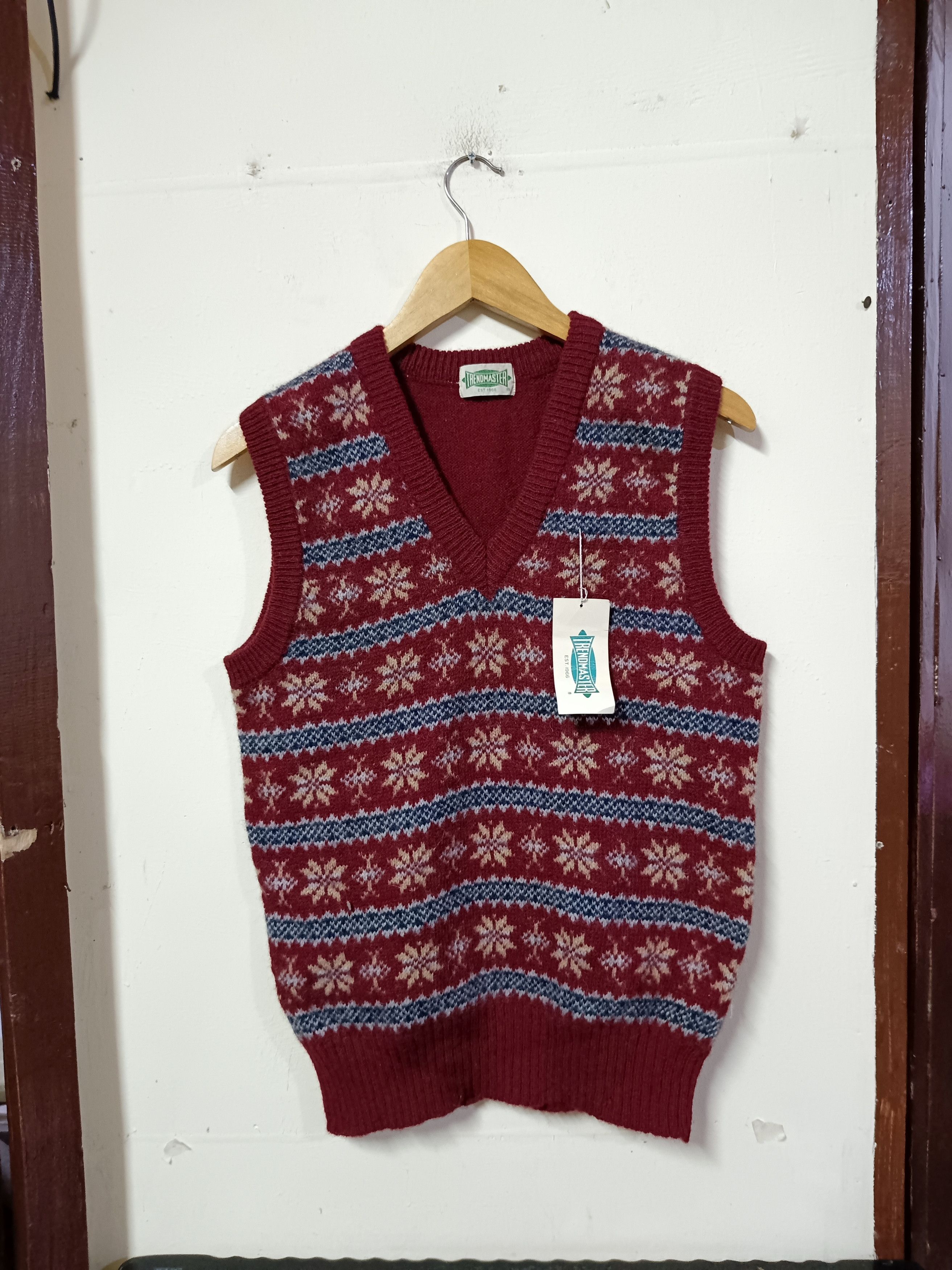 Japanese Brand Trendmaster wool Cardigan vest Size US L / EU 52-54 / 3 - 1 Thumbnail