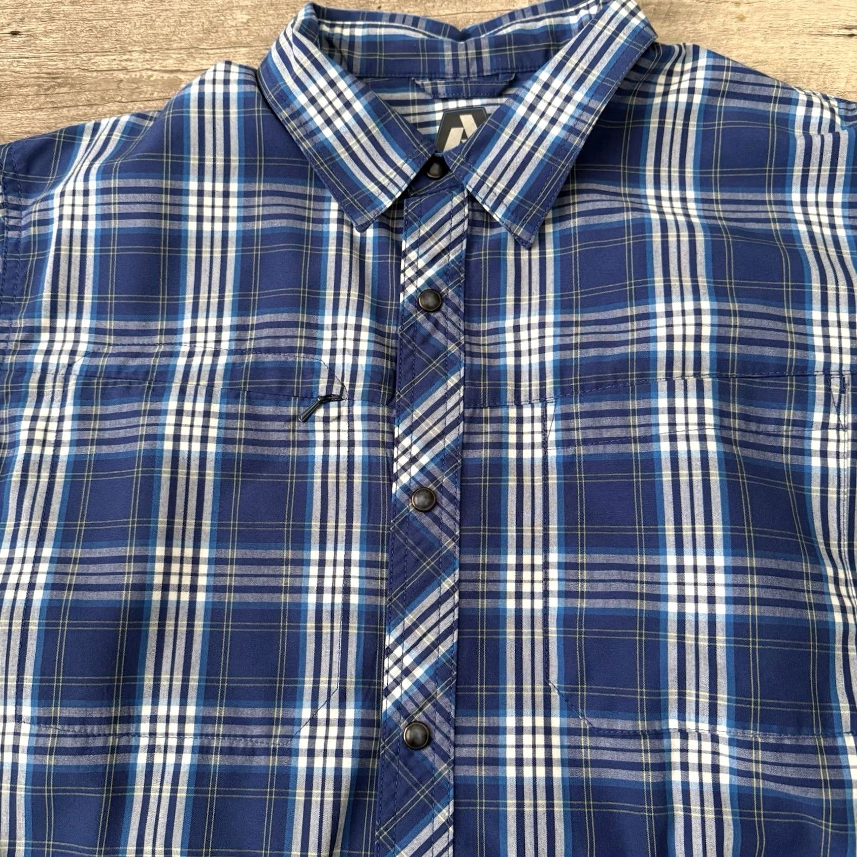 Eddie Bauer Eddie Bauer First Ascent Shirt Mens Large Blue Plaid Zip Pocket Snap Front Button Up, Hemmed for Travel & Outdoor Activewear, Wool/Poly Blend? Size US L / EU 52-54 / 3 - 8 Thumbnail
