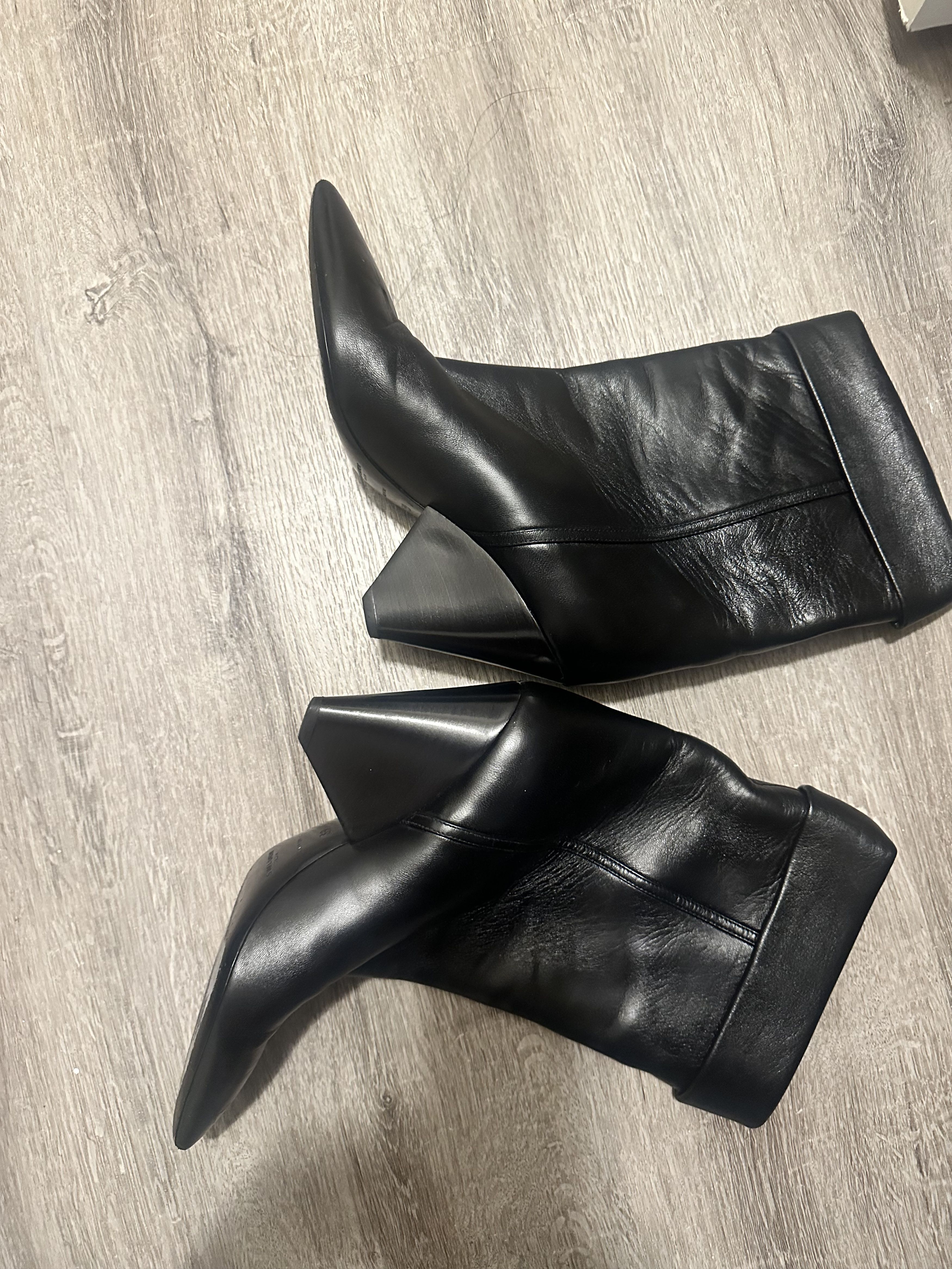 Yves Saint Laurent SAINT LAURENT Niki Booties Black Heeled Calfskin Leather Size US 8 / IT 38 - 9 Thumbnail
