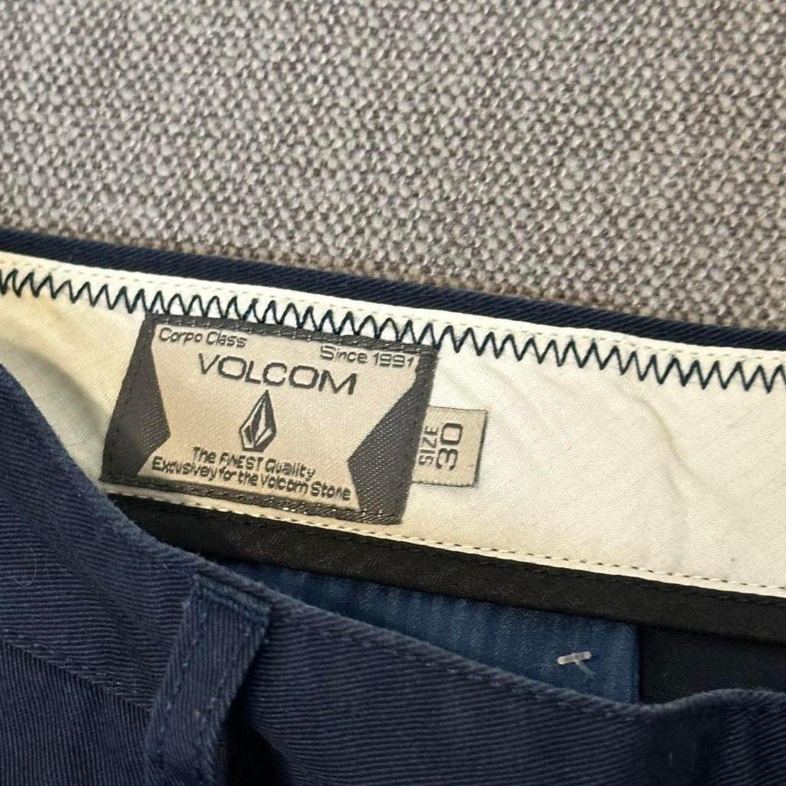 Volcom Volcom navy shorts skater fit Size US 30 / EU 46 - 3 Thumbnail