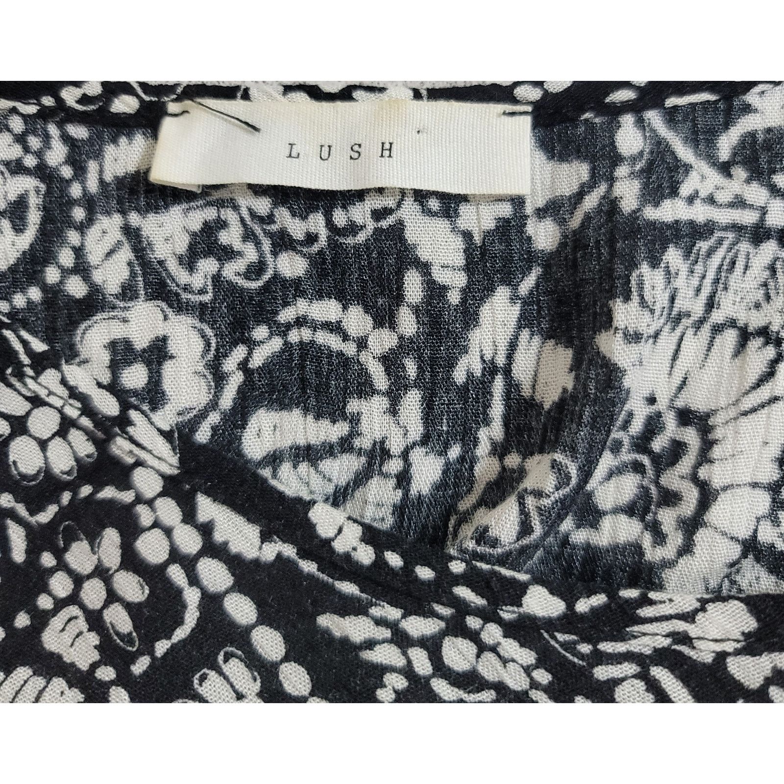 Other Lush Black White Floral Print Button Sleeveless Top Medium Size M / US 6-8 / IT 42-44 - 3 Thumbnail