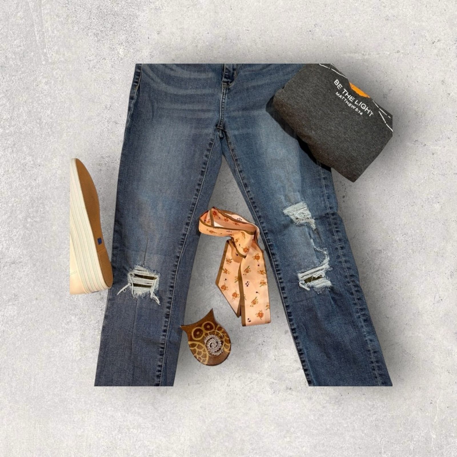 Old Navy Women's Blue Distressed Jeans w/ Camo inlay Size 25" / US 0 / IT 36 - 2 Thumbnail