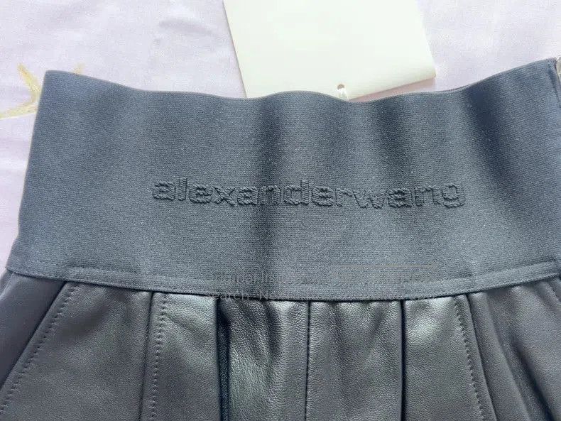 Alexander Wang Alexander Wang Leather High-Waist Shorts. Size US 26 / EU 42 - 7 Thumbnail