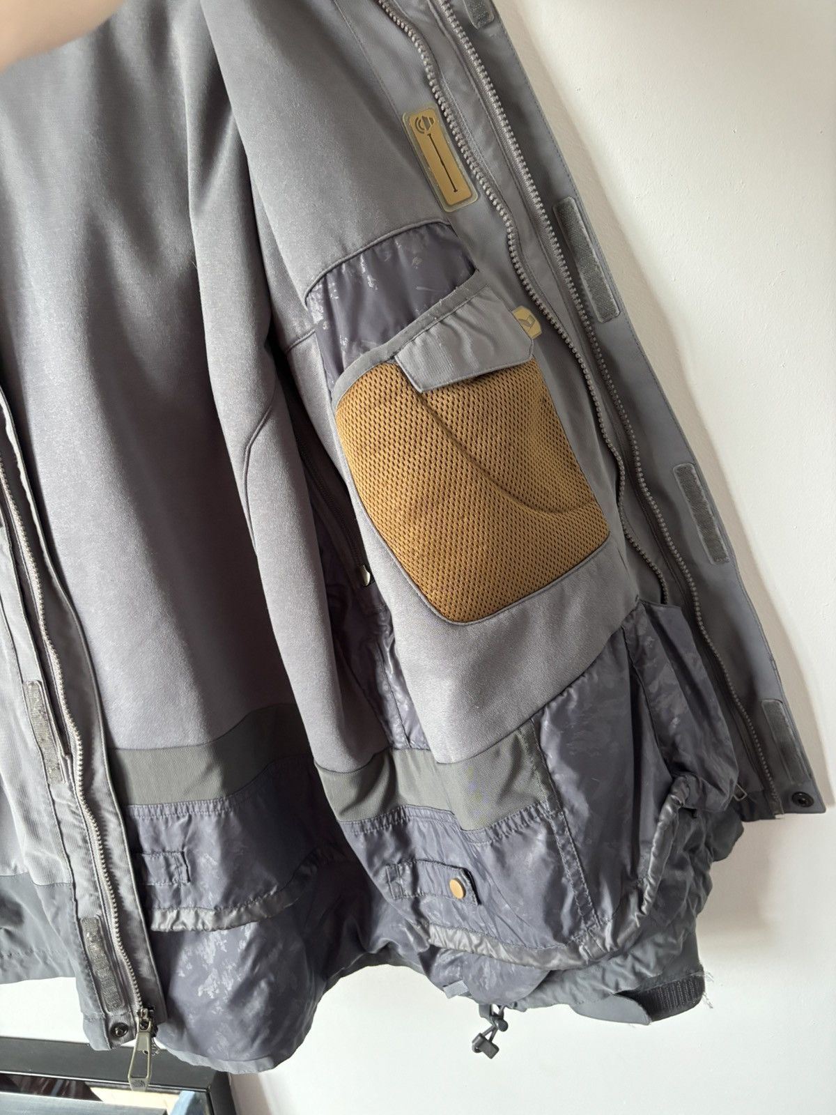 The North Face Vintage The North Face HyVent Ski Jacket Grey Red Size L Size US L / EU 52-54 / 3 - 7 Thumbnail
