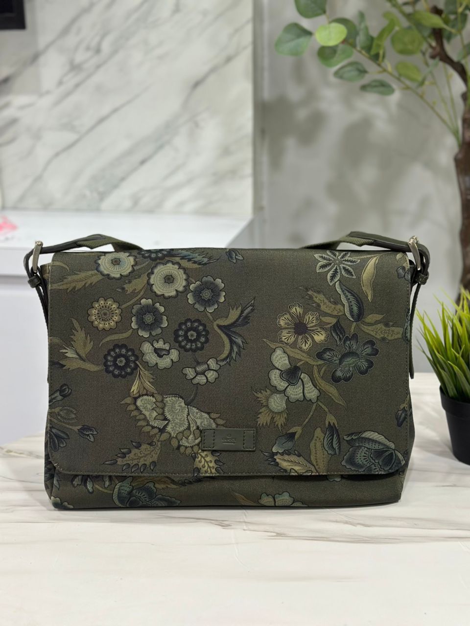 Gucci Authentic Gucci Green Canvas Shoulder Bag Size ONE SIZE - 2 Thumbnail