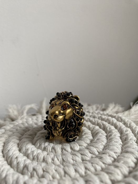 Gucci black sale lion ring