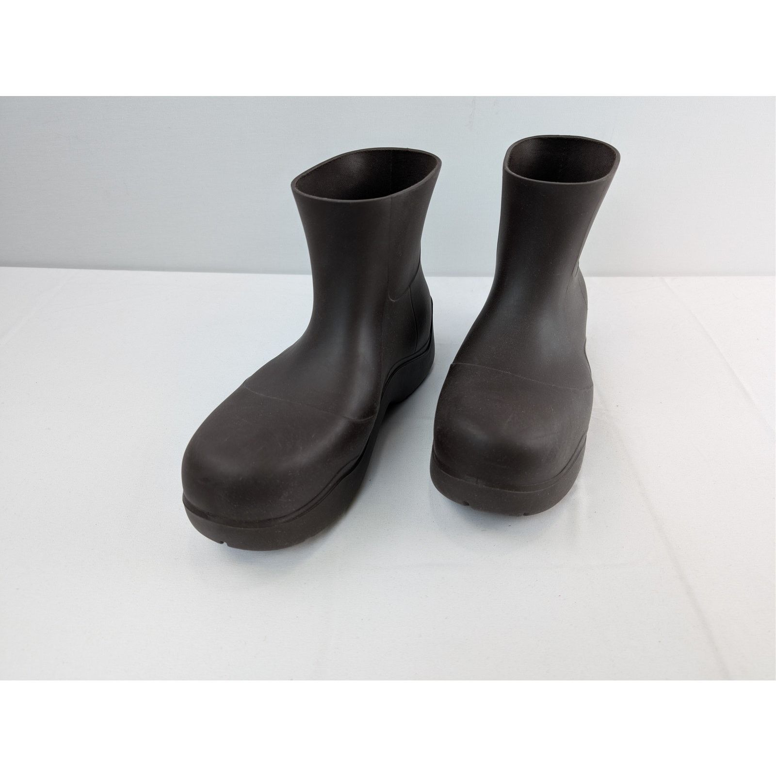 Bottega Veneta o1rshd1 Q:2 / Matt Rubber Puddle Ankle Boot in Fondant 46 Size US 13 / EU 46 - 8 Thumbnail