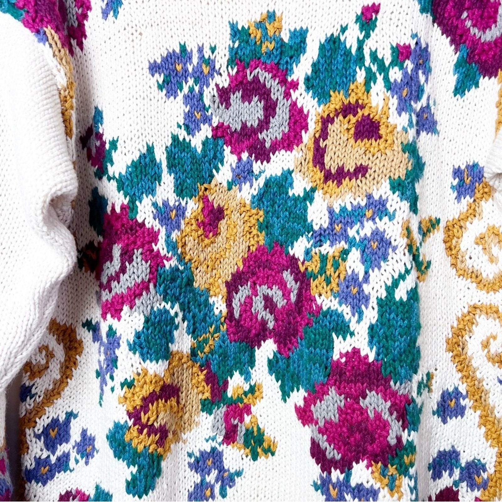 Vintage Vintage Cream Floral Oversized Pullover Sweater Women Med Size M / US 6-8 / IT 42-44 - 2 Thumbnail