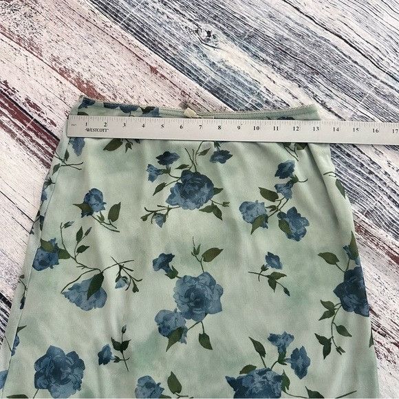 Urban Outfitters Urban Outfitters Camilla Mesh Maxi Floral Skirt Size 27" / US 4 / IT 40 - 7 Thumbnail