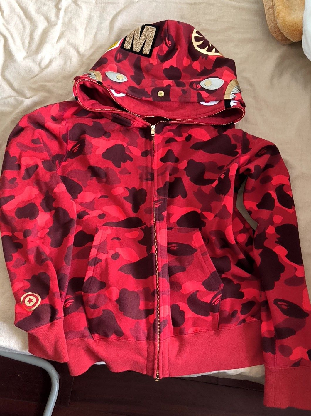 Bape A Bathing Ape Red Camo Shark Hoodie Size L Size US L / EU 52-54 / 3 - 1 Thumbnail
