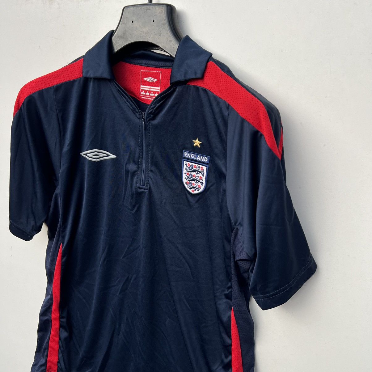 Umbro ENGLAND 2003 SOCCER JERSEY FOOTBALL SHIRT UMBRO Size US M / EU 48-50 / 2 - 4 Thumbnail