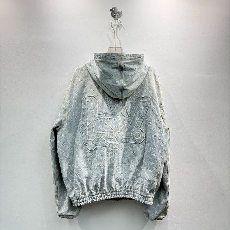 Louis Vuitton Louis Vuitton Logo-printed washed zip-up denim hooded jack Size US M / EU 48-50 / 2 - 5 Thumbnail