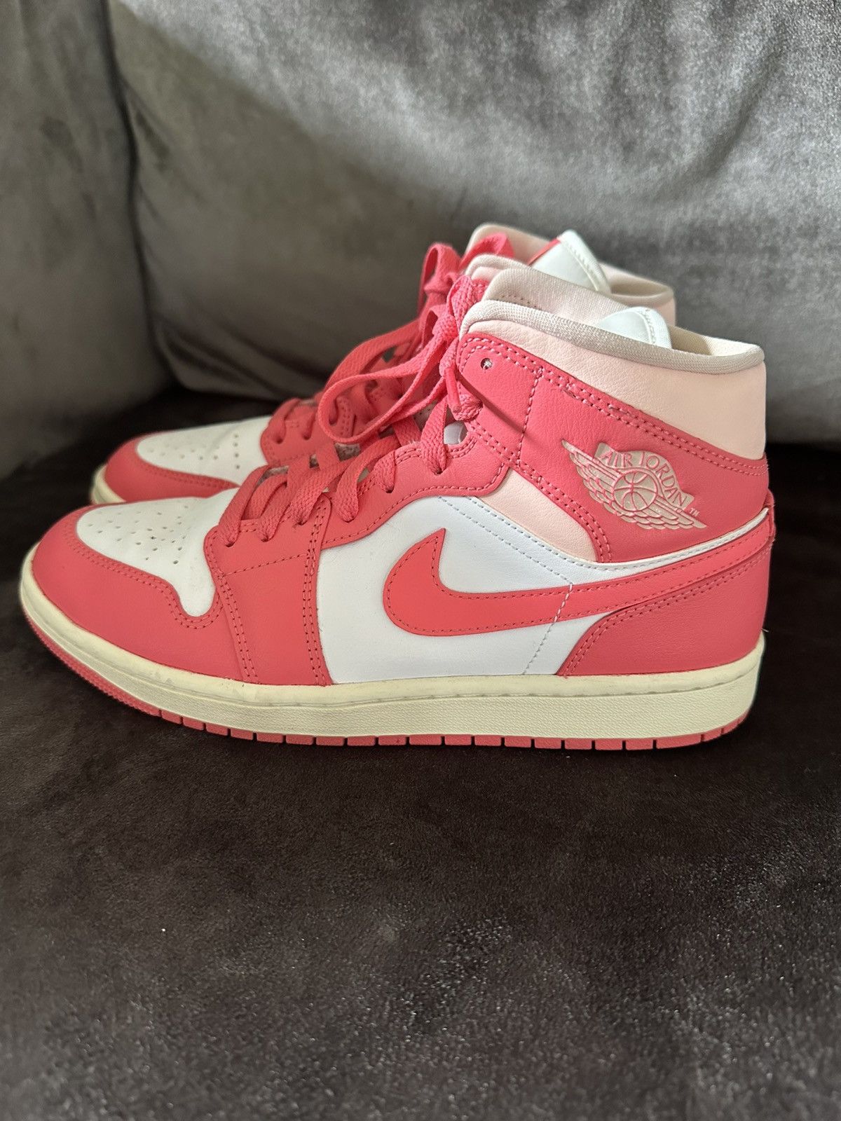 Nike Air Jordan 1 Mid ‘Strawberries and Cream’ Maat 40.5 Size US 9.5 / IT 39.5 - 2 Thumbnail