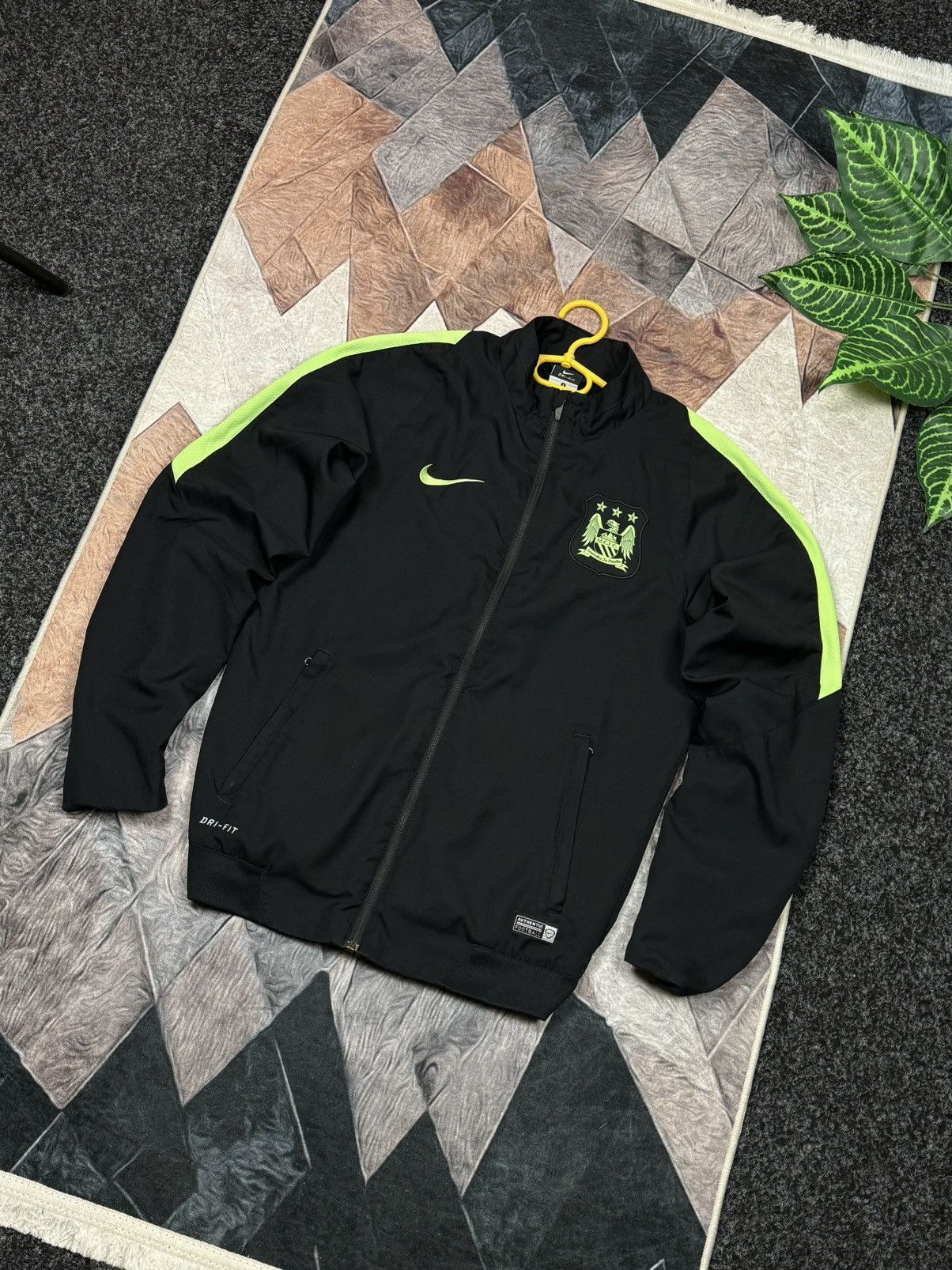 Nike × Vintage Nike Manchester City 2015-2016 Black Training Size S Size US S / EU 44-46 / 1 - 1 Thumbnail