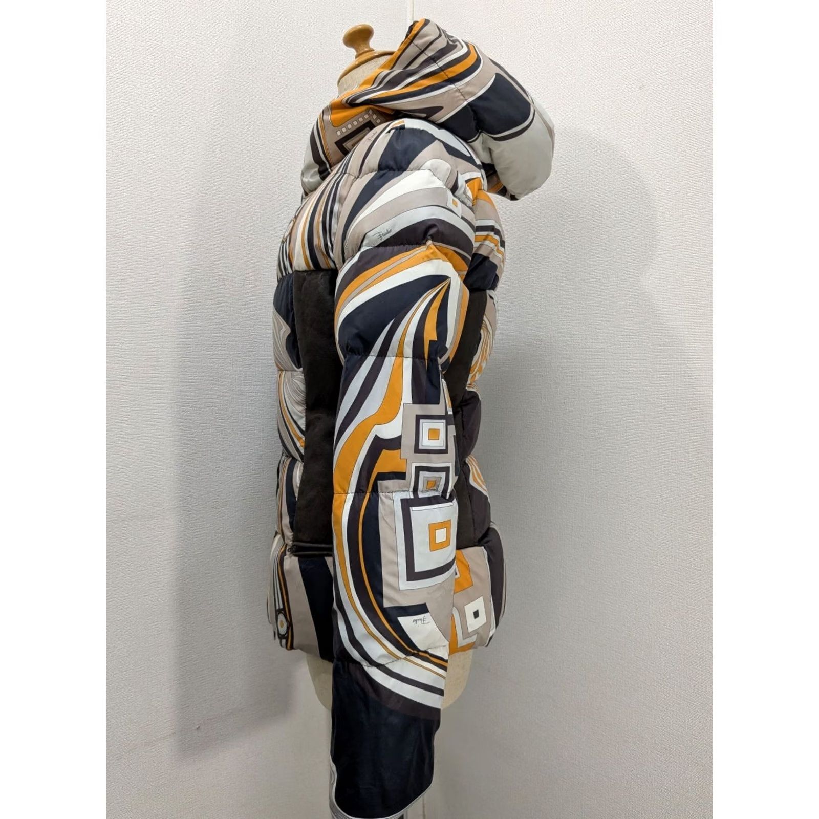 Emilio Pucci Emilio Pucci Down Jacket Geometric Design Multicolor Nylon Long Sleeve Women's Size XS / US 0-2 / IT 36-38 - 5 Thumbnail