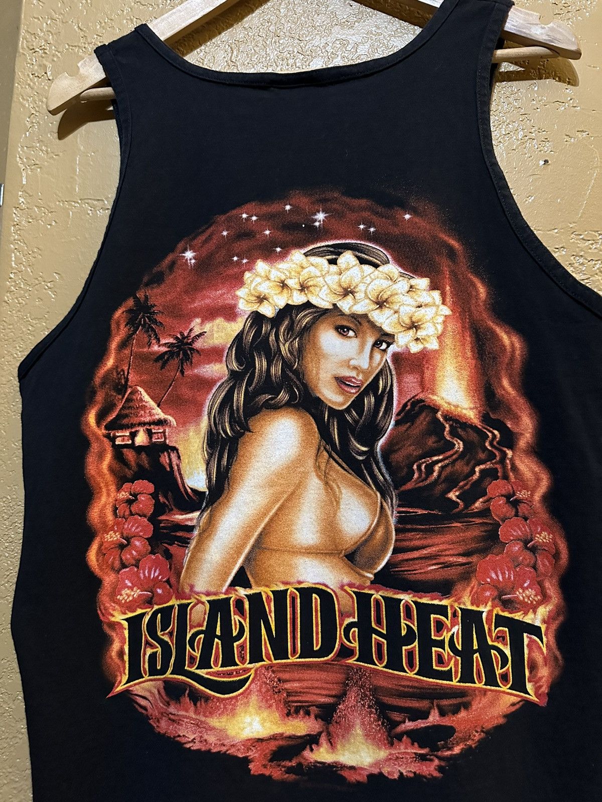 Vintage Vintage Hawaii Island Roots Pinup Volcano Surf Tank Top Size US L / EU 52-54 / 3 - 3 Thumbnail