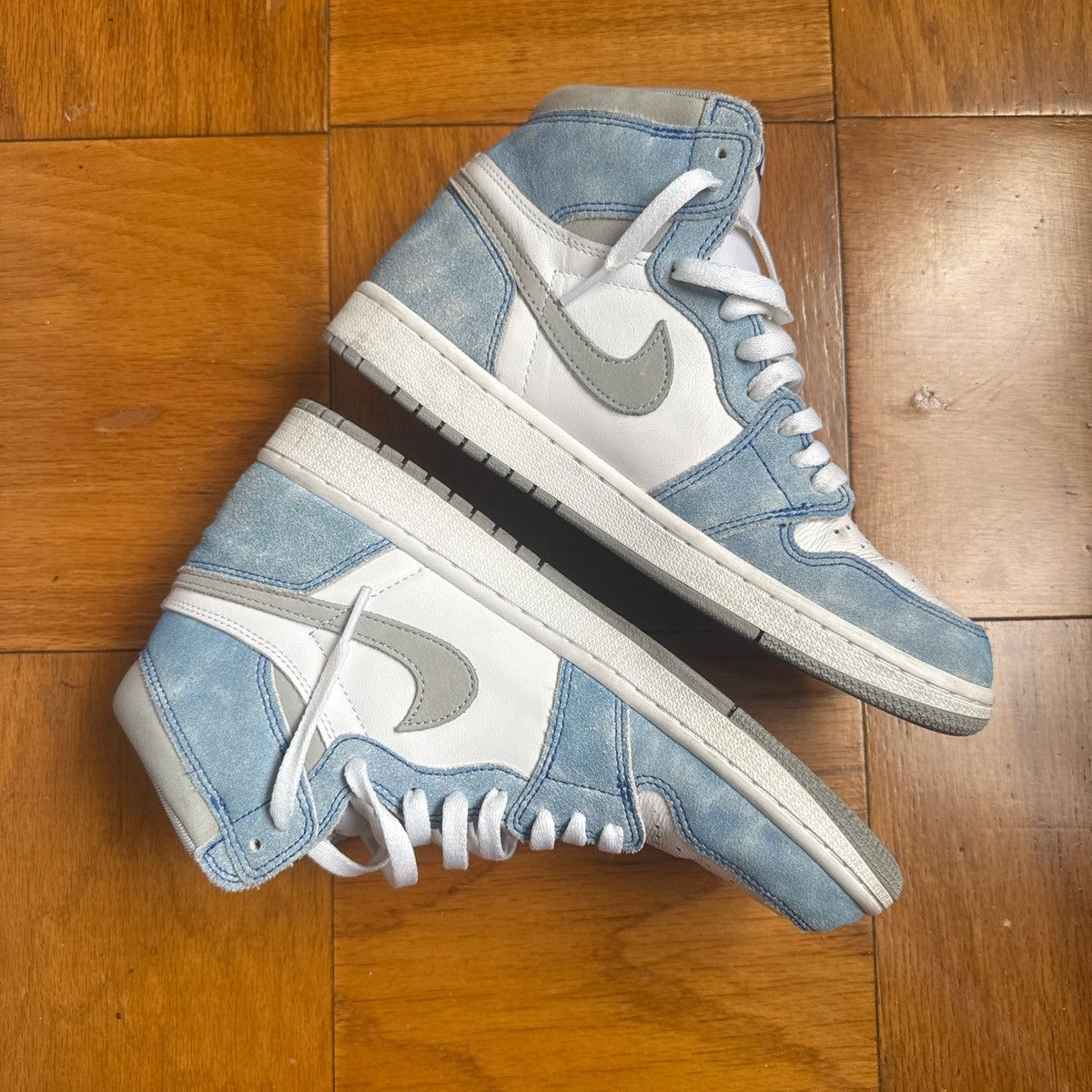 Jordan Brand Jordan 1 High OG Hyper Royal Size US 9 / EU 42 - 2 Thumbnail