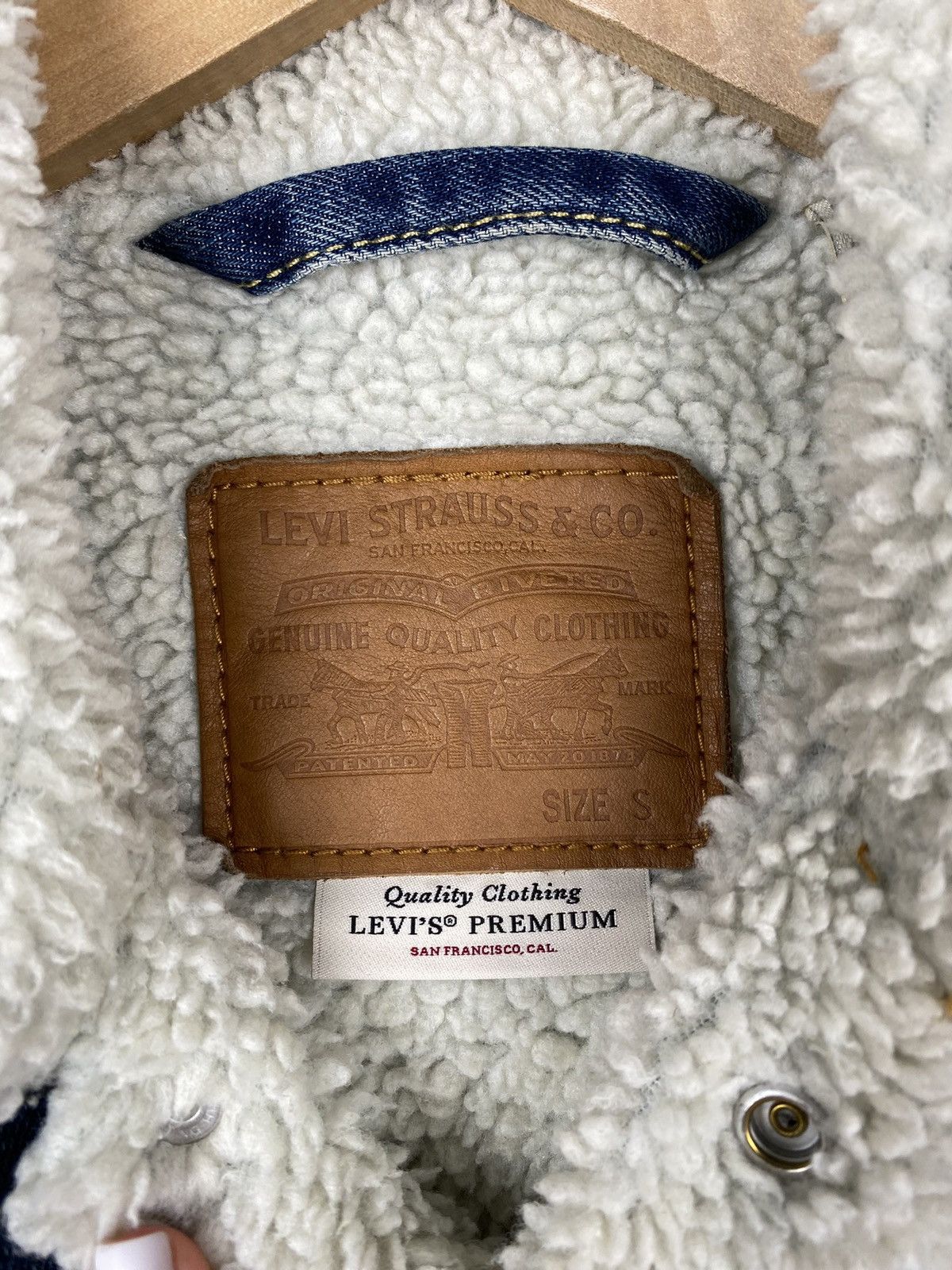 Levi's Levis Premium men’s Sherpa lined denim trucker jacket Size US S / EU 44-46 / 1 - 10 Thumbnail