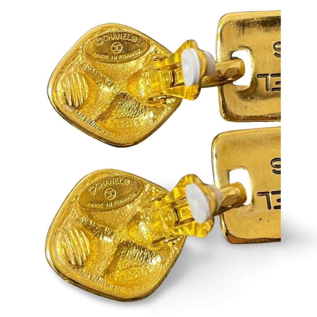 Chanel Vintage CHANEL matelasse and logo plate dangle earrings Size ONE SIZE - 8 Thumbnail