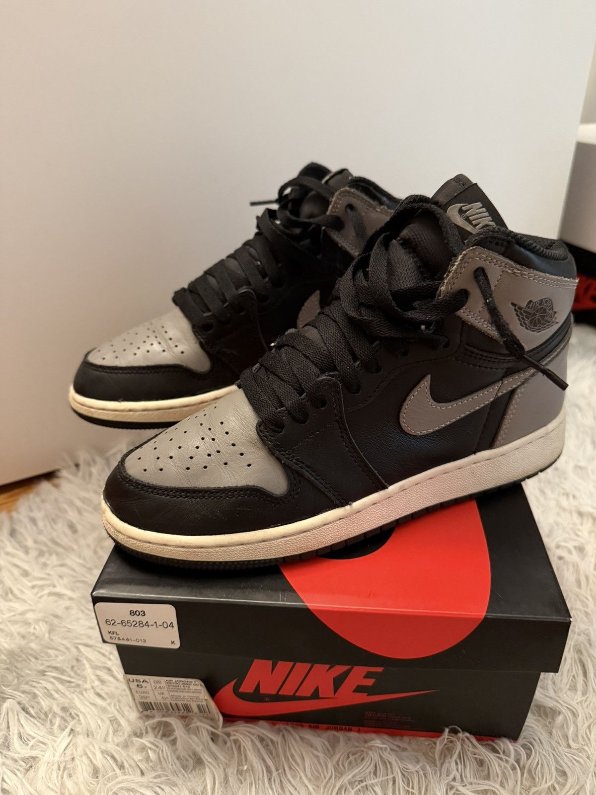Jordan Brand Air Jordan Retro 1 High OG BG Shadow Size US 6 / EU 39 - 7 Thumbnail