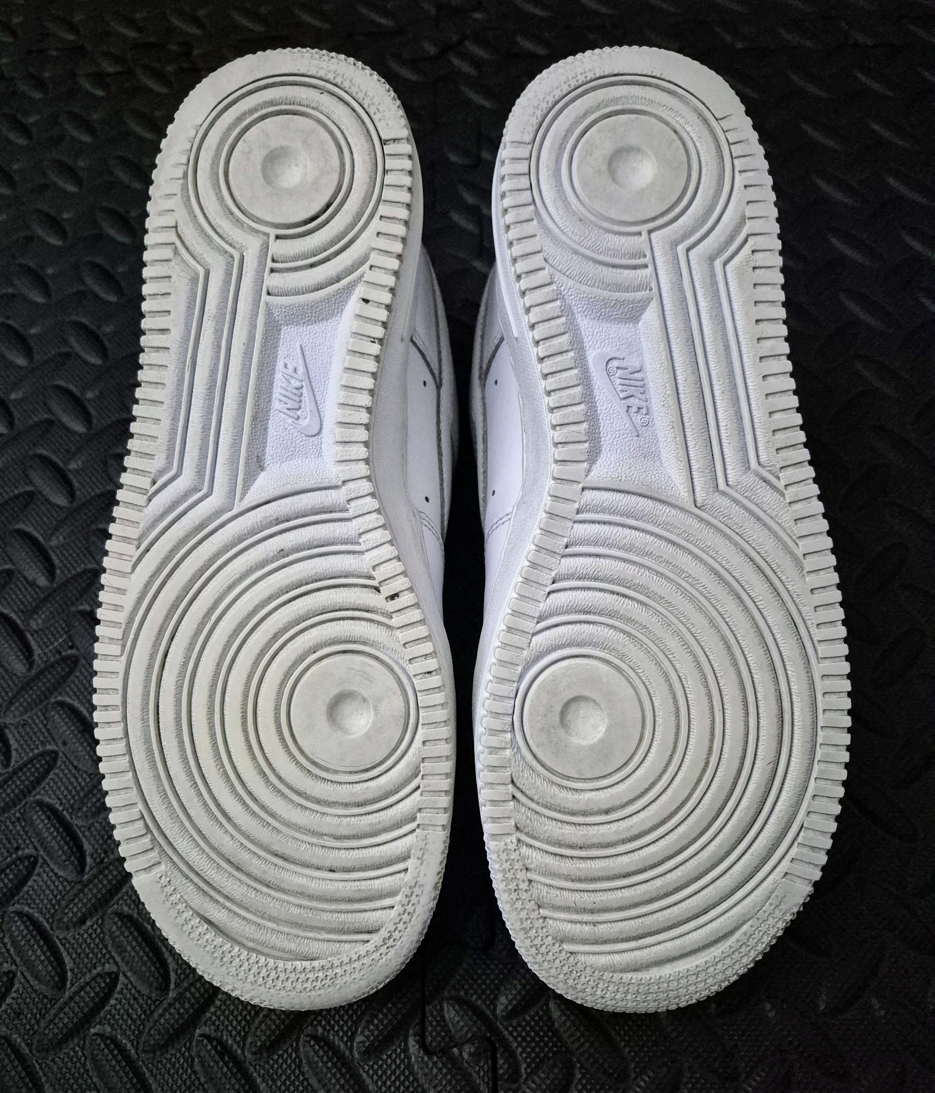 Nike Size 9M - Nike Air Force 1 Low '07 TRIPLE WHITE Size US 9 / EU 42 - 6 Thumbnail