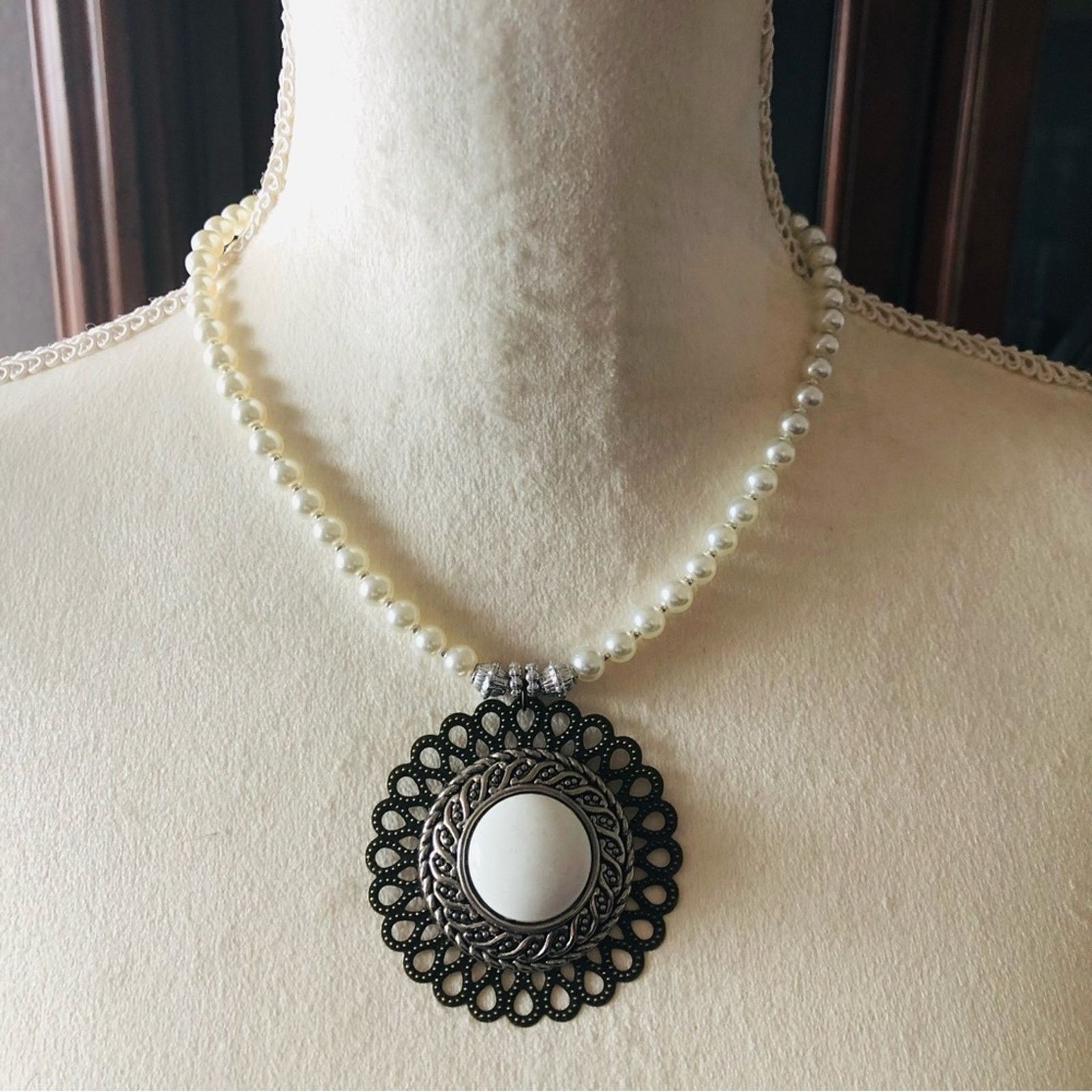 Handmade Handcrafted repurpose filigree medallion Pearl necklace Size ONE SIZE - 2 Thumbnail