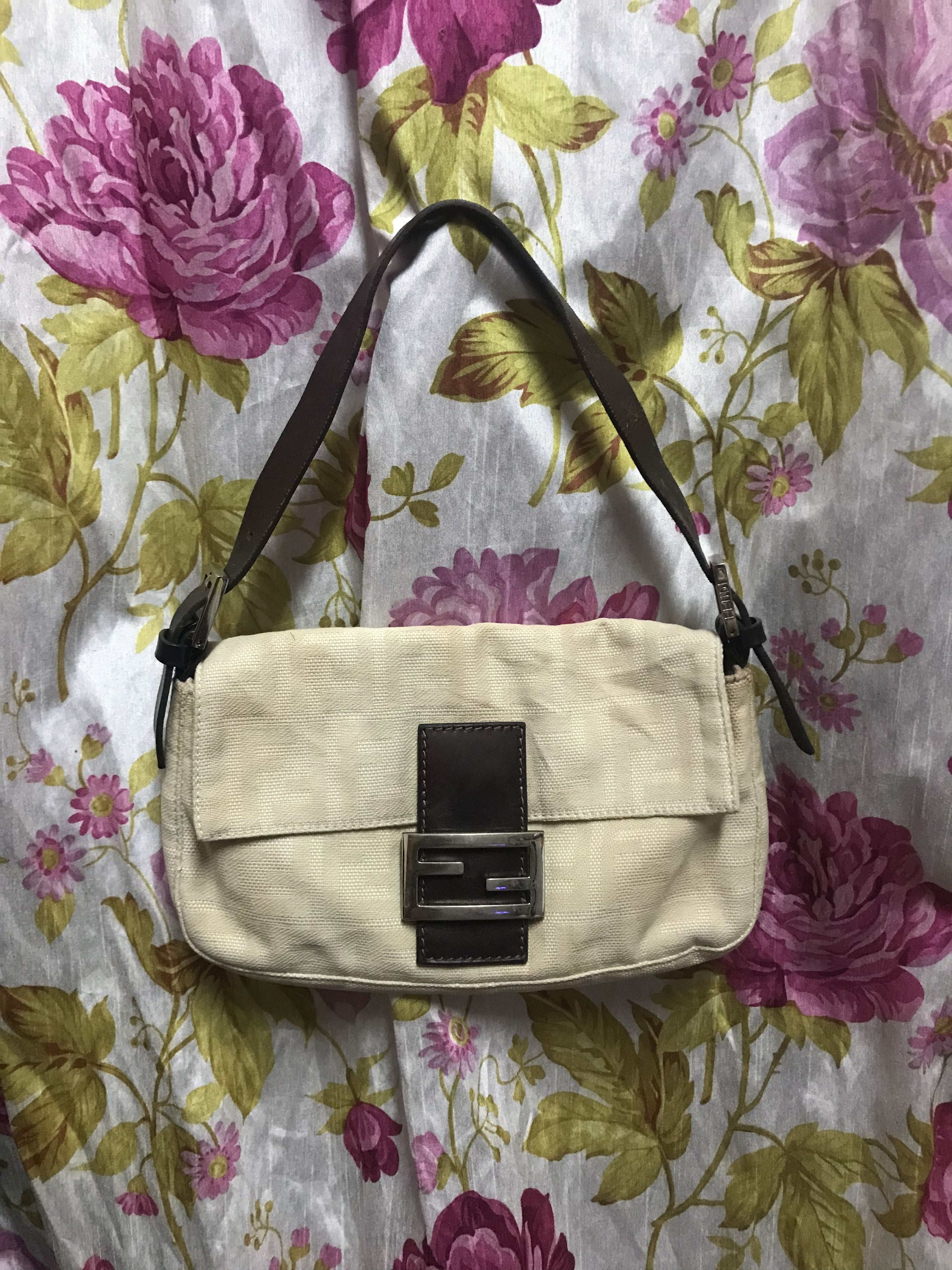 Fendi Authentic Fendi Monogram Mambgueta Size ONE SIZE - 1 Thumbnail