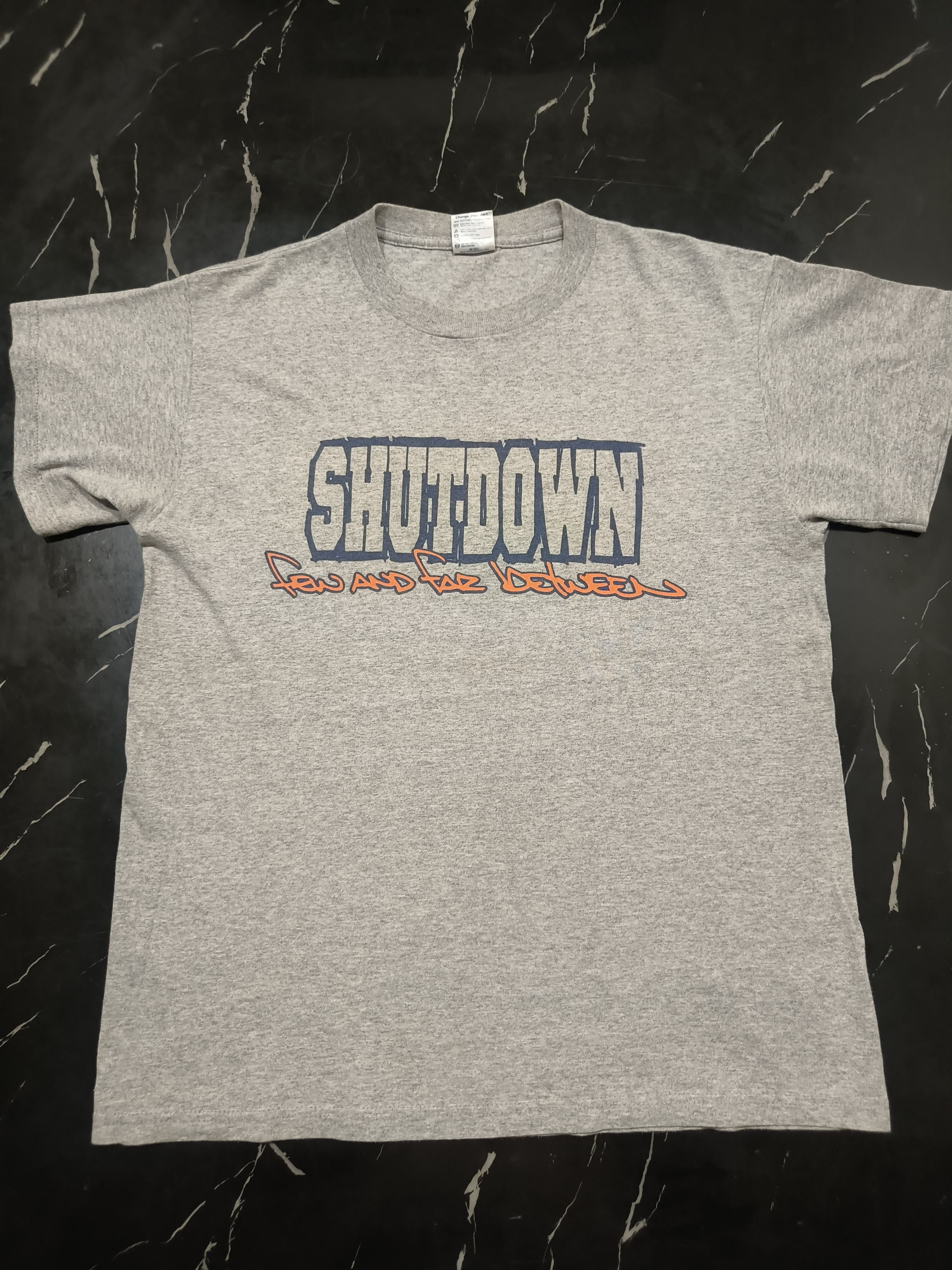 Band Tees Vintage 2000 Shutdown "few and far between" shirt Size US M / EU 48-50 / 2 - 3 Thumbnail