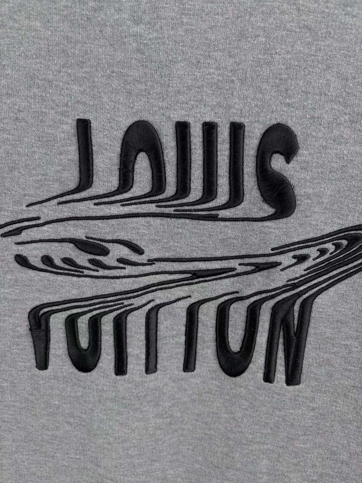 Louis Vuitton LOUIS VUITTON LV Twist Logo Embroidered Sweatshirt Size US XS / EU 42 / 0 - 3 Thumbnail