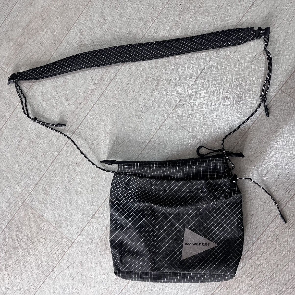 And Wander Sacoche slingbag reflective