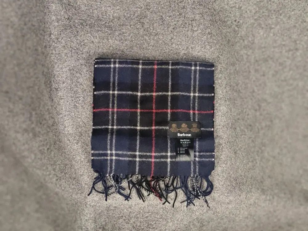 Barbour Classic woolen scarf in a dark blue check Unisex