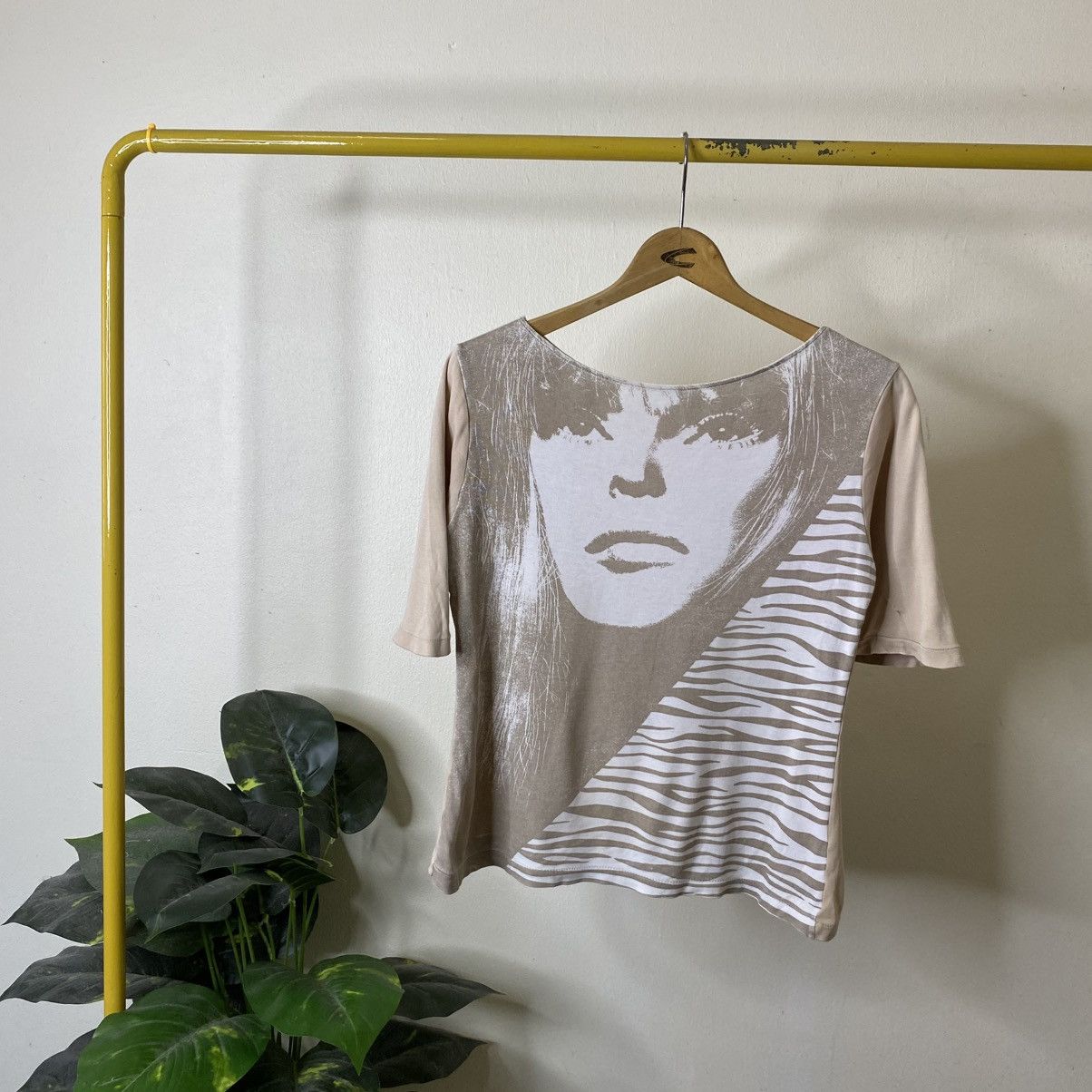 Hysteric Glamour JapanBrand Hysterics Glamour Style Overprint Women T Shirt Size S / US 4 / IT 40 - 1 Thumbnail