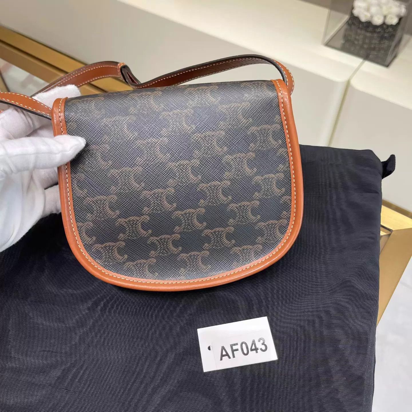 Celine CELINE Besace 16 Mini Saddle Bag Near New 15x13x4 AF043 Size ONE SIZE - 7 Thumbnail