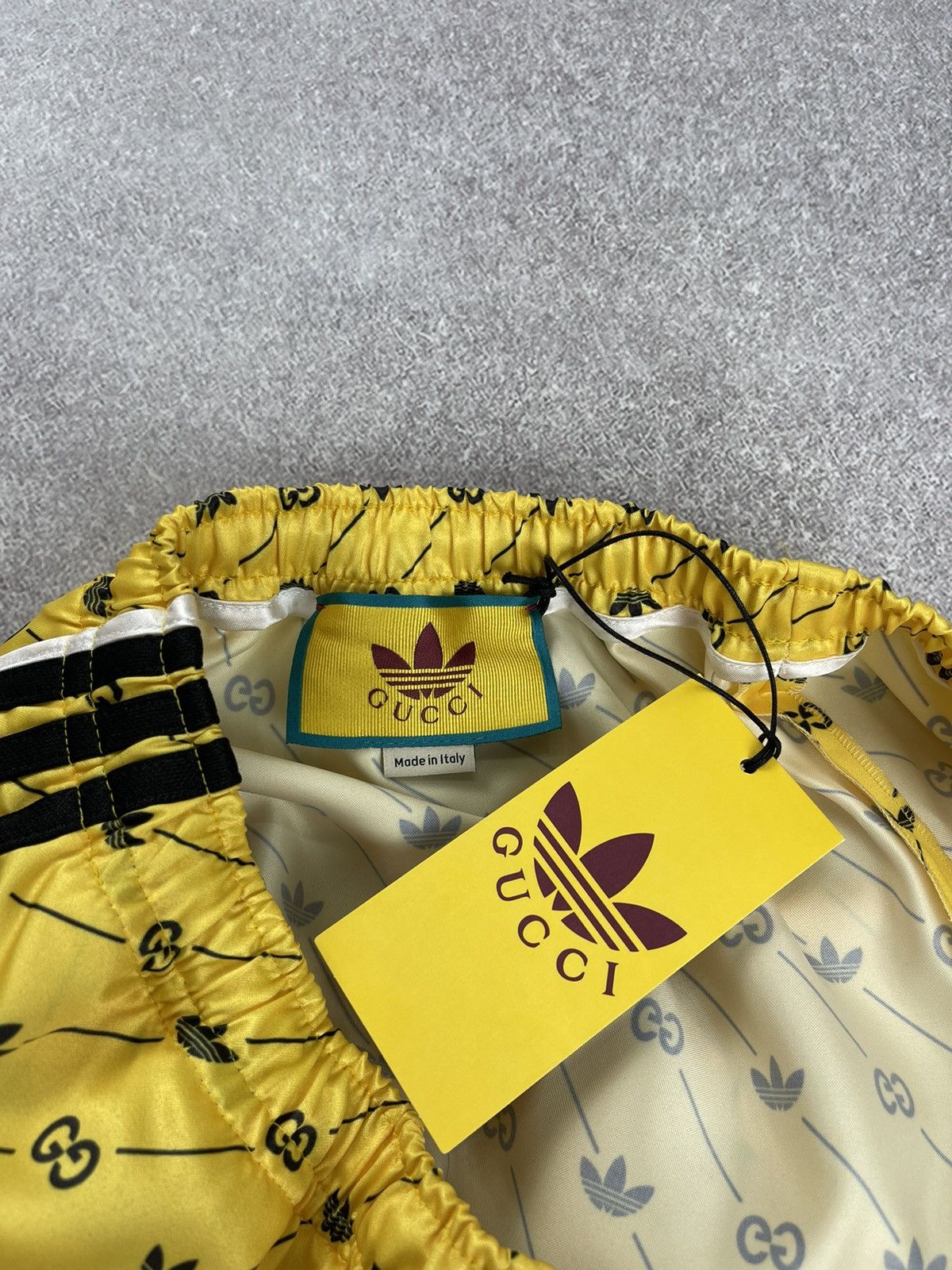 Adidas × Gucci Gucci x Adidas GG Full Logo Yellow/Black Shorts Size M Size 27" / US 4 / IT 40 - 7 Thumbnail