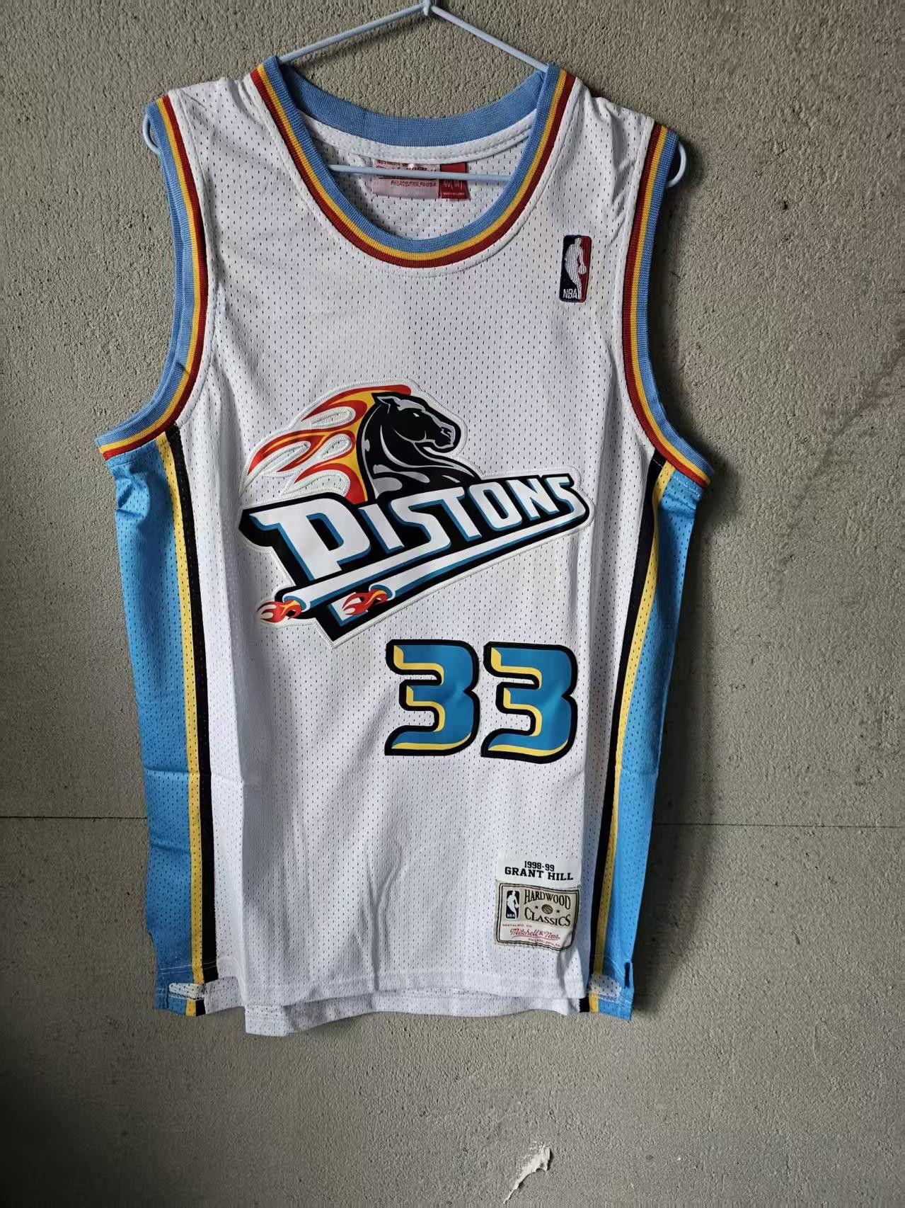 NBA Detroit Pistons 33 Grant Hill Jersey Size US S / EU 44-46 / 1 - 1 Thumbnail