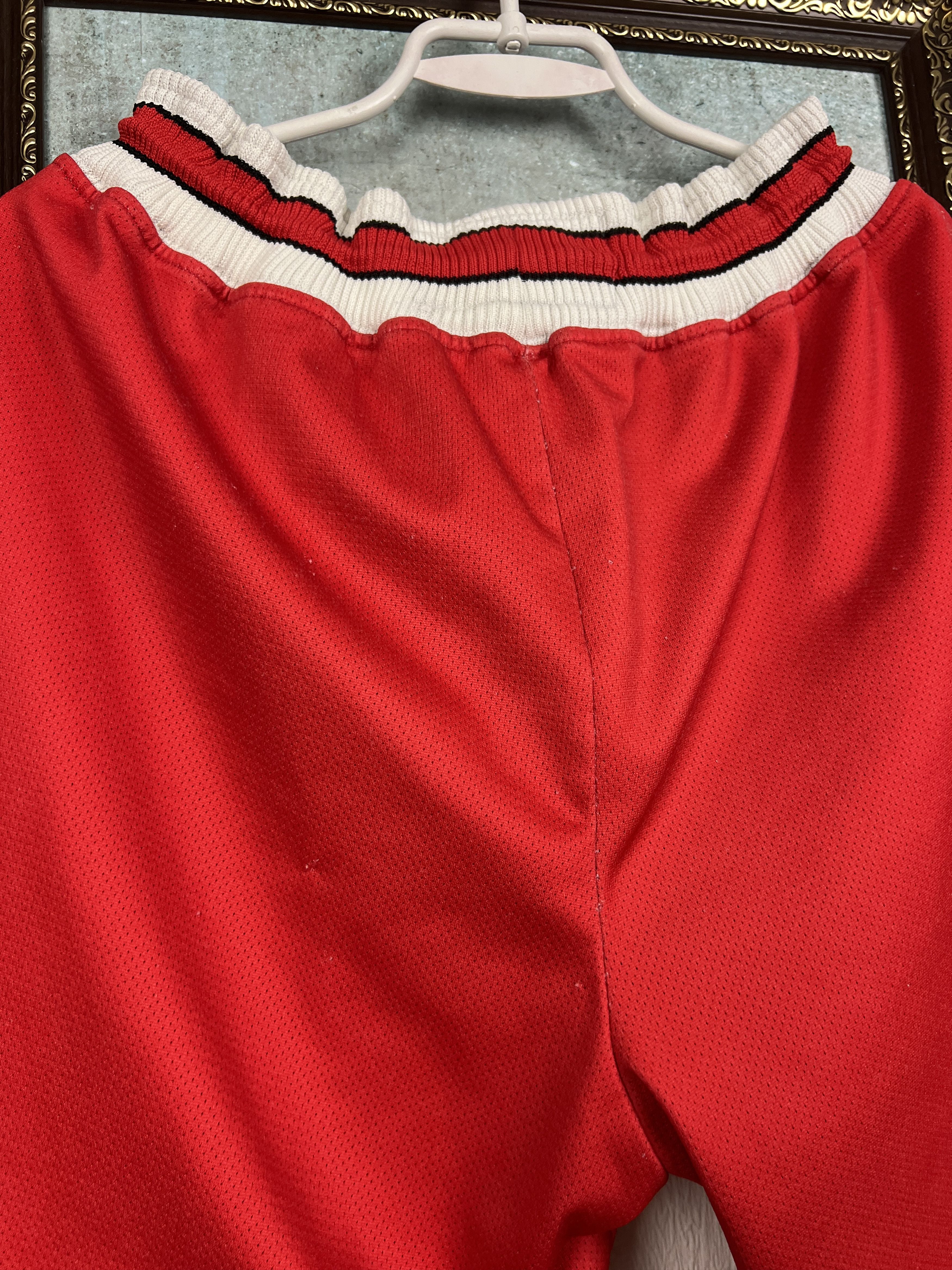 Champion Rare Authentic Pro Cut Game Shorts Chicago Bulls Champion Size US 34 / EU 50 - 11 Thumbnail