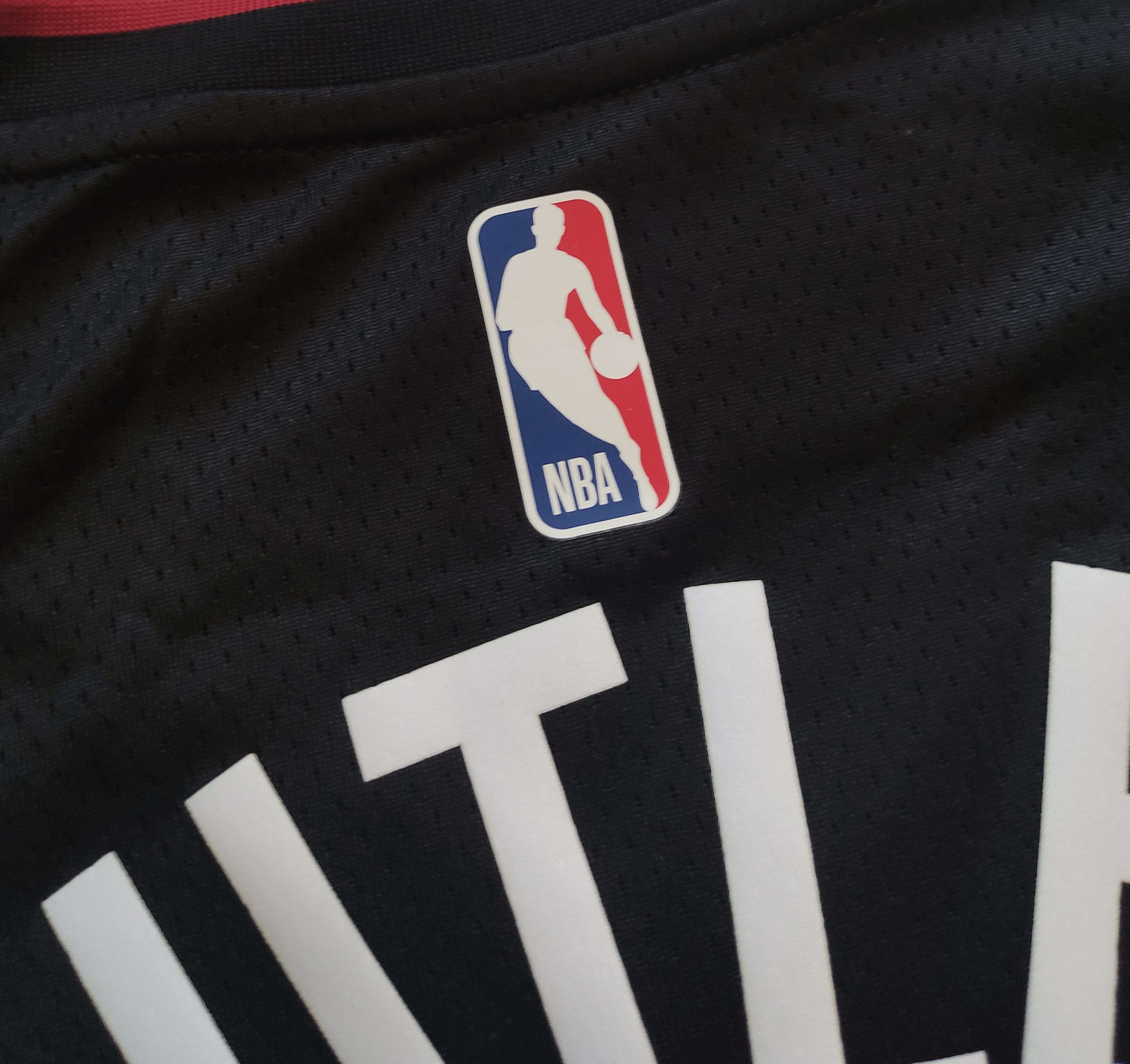 Nike MIAMI HEAT BUTLER SWINGMAN ICON EDITION 2022/23 DN2011-010 Size US M / EU 48-50 / 2 - 14 Thumbnail