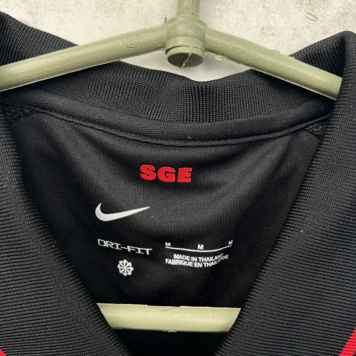 Nike Nike Eintracht Frankfurt 2021 2022 soccer jersey Size US M / EU 48-50 / 2 - 4 Thumbnail
