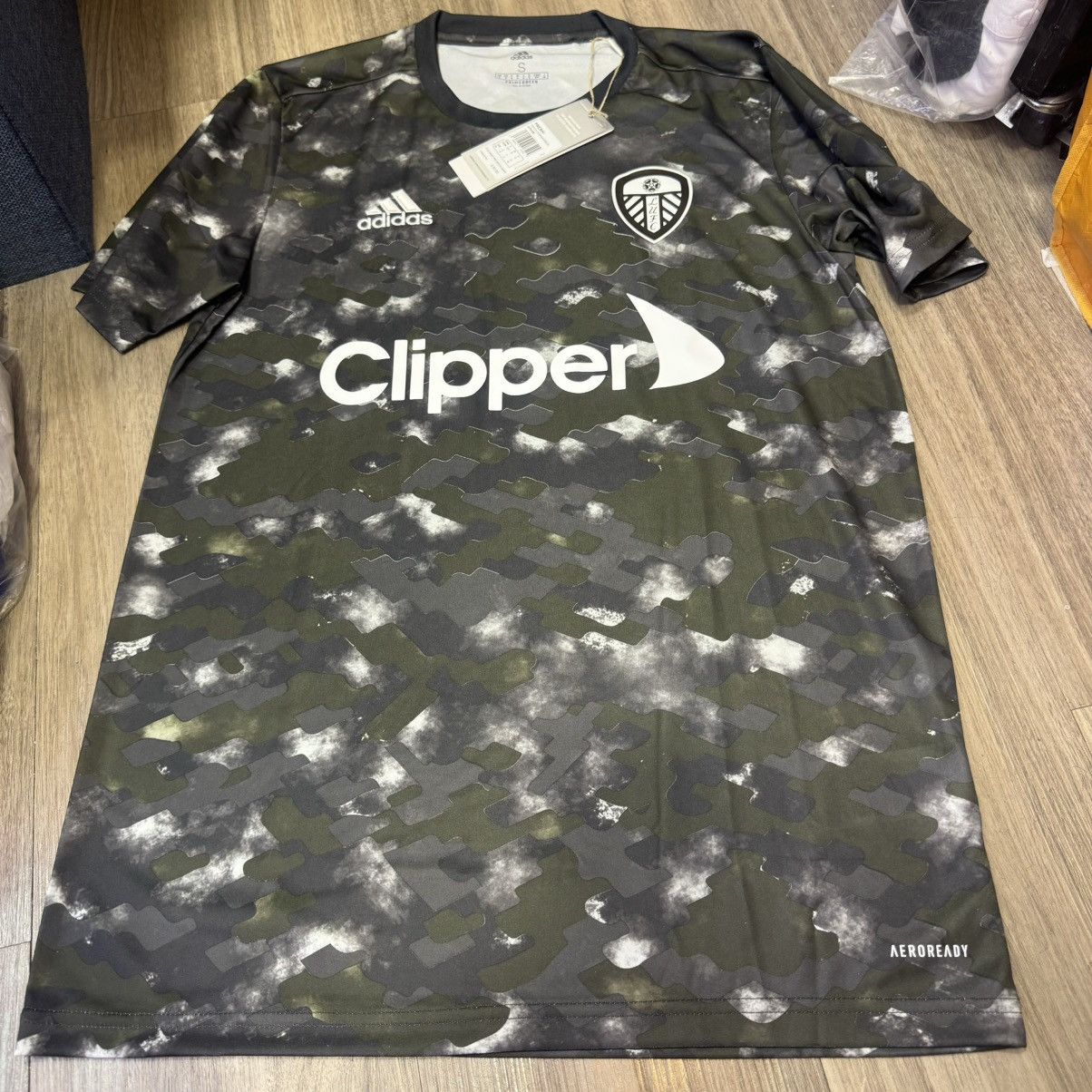 Adidas Leeds United 21/22 training shirt (bnwt) Size US S / EU 44-46 / 1 - 1 Thumbnail
