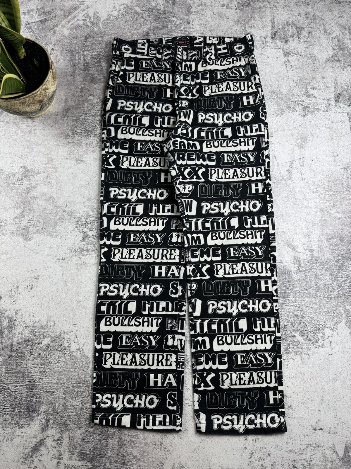 Hysteric Glamour × Supreme HYSTERIC GLAMOUR X SUPREME Text Work Black Monogram Straight Trousers Pants Size US 30 / EU 46 - 12 Thumbnail