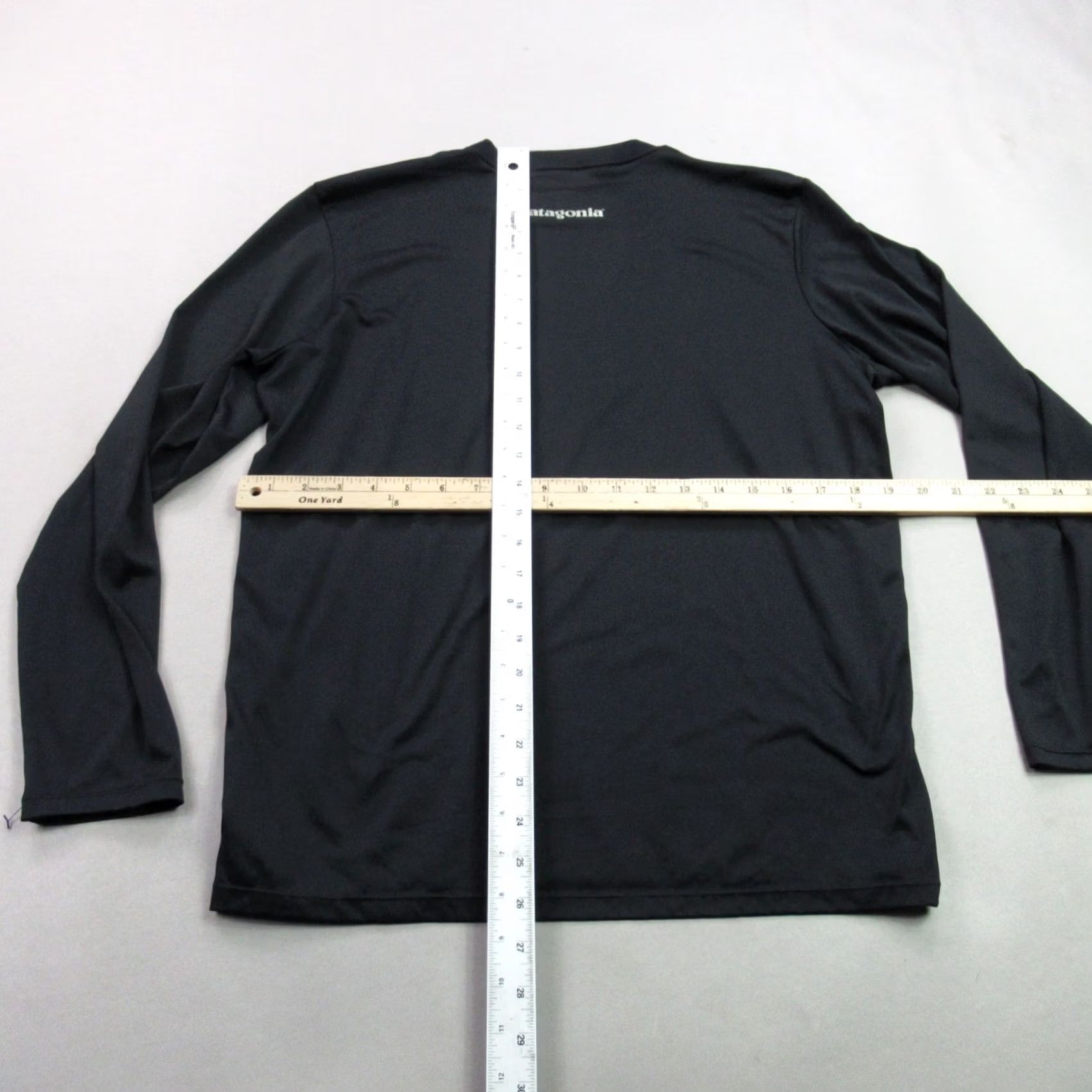 Patagonia Patagonia Shirt Medium Black Long Sleeve Crew Neck Outdoor Lightweight Mens Size US M / EU 48-50 / 2 - 7 Thumbnail