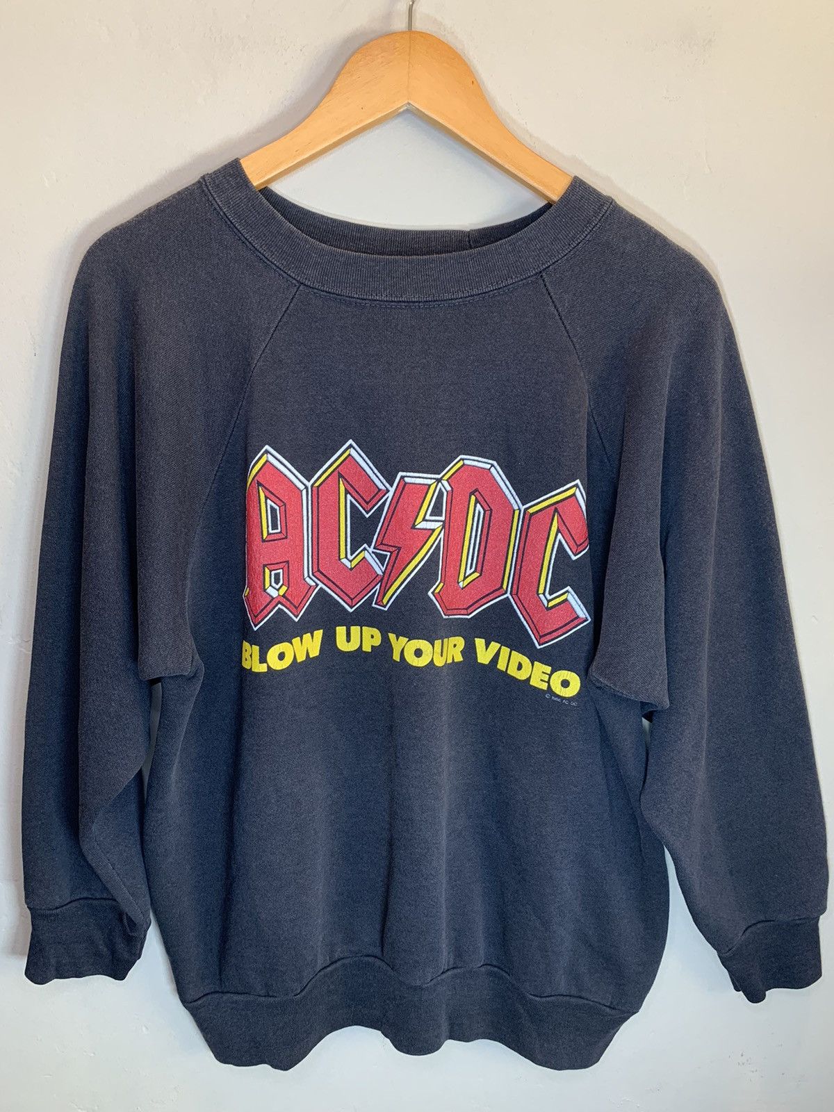 AC/DC *RARE* Vintage 80’s AC/DC Blow Up Your Video Tour Sweatshirt Size US L / EU 52-54 / 3 - 1 Thumbnail