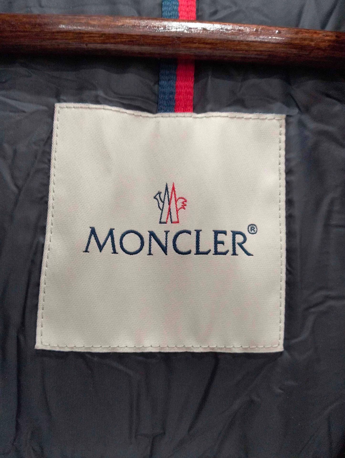 Moncler Moncler down jacket Size 5 (145) Size XXL / US 16-18 / IT 52-54 - 3 Thumbnail